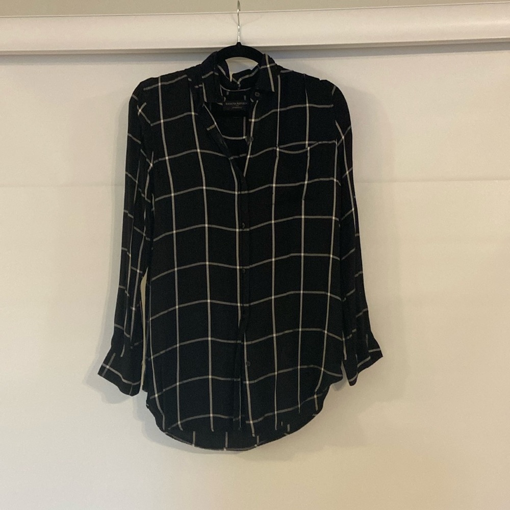 Banana Republic Factory Black and white button down shirt medium